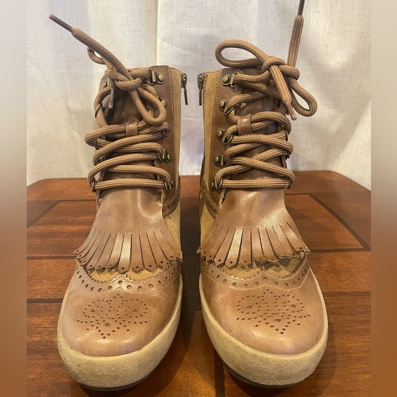 Sundance Booties Size 39 (8.5) - Picture 2 of 7